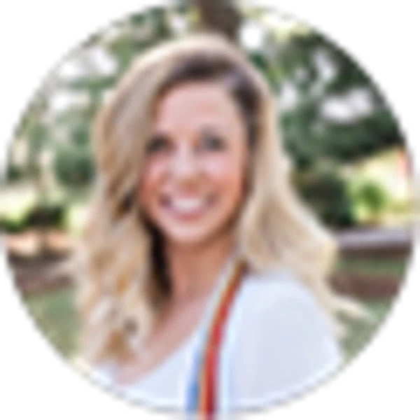 Portrait of reviewer Makenzie Bahr